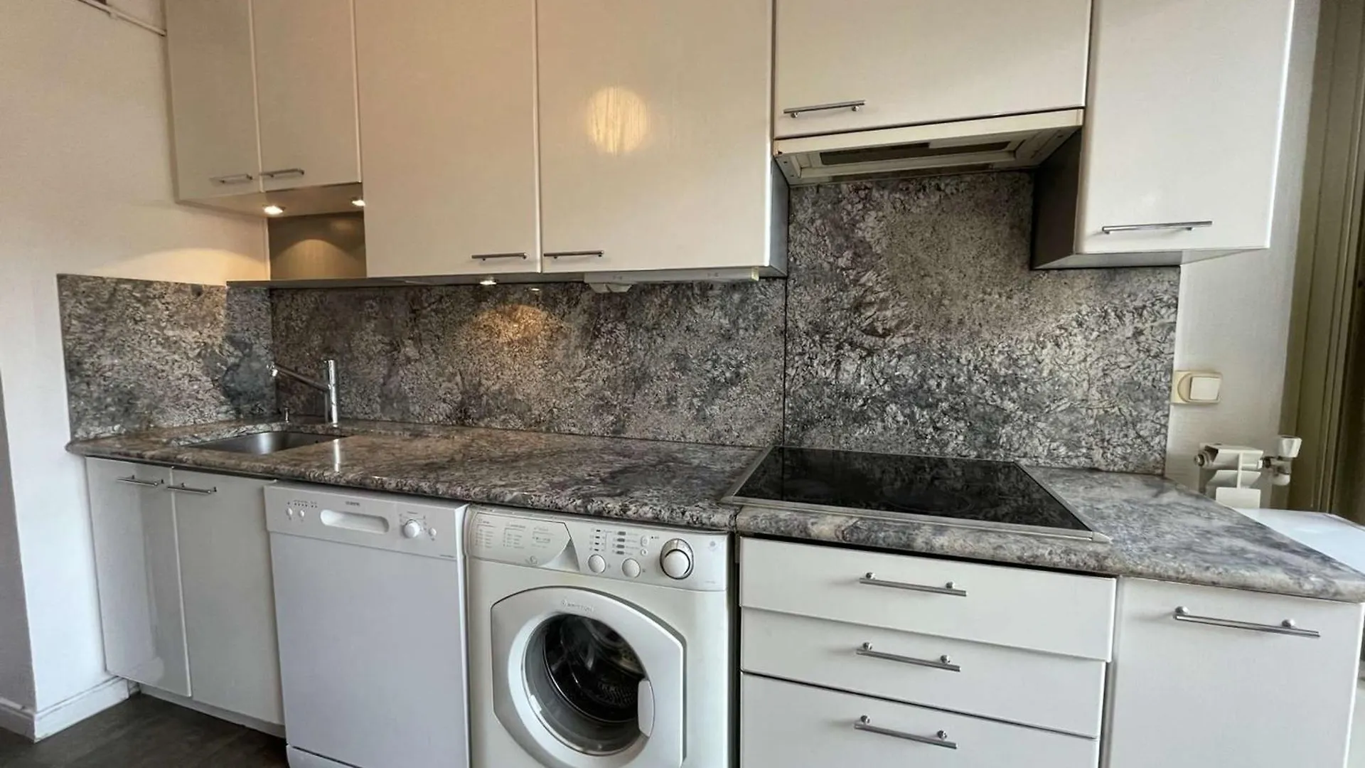 Apartment Charmant T2 Avec Terrasse, Climatise, Centre-Ville Antibes, Proche Mer Et Commerces - Fr-1-252-177